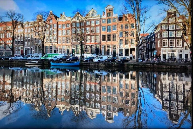 Amsterdam: Kultour, Kulturelle Stadtführung mit Herz & Seele - Small-group benefits you’ll feel right away