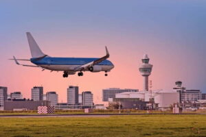 Amsterdam: Layover Flight Private Guided Tour (3h or 5h) - Meet-Up Options: Schiphol Pickup vs Centraal Station