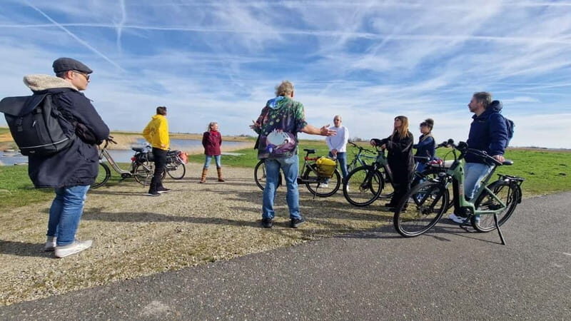 Amsterdam: Leisurely Windmill & Countryside Bike Ride - From Central Station to Oosterdoks: Getting Set for the Ferry Ride