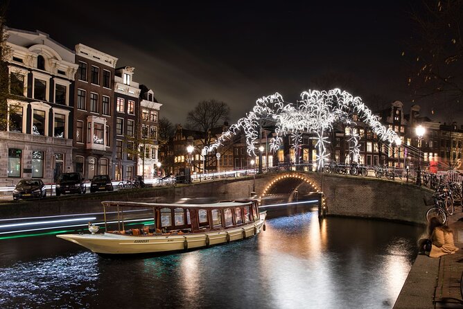 Amsterdam Light Festival: Canal Cruise + Snack & Unlimited Drinks - Who should book this cruise (and who should reconsider)
