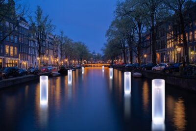 Amsterdam Light Festival Canal Cruise + Unlimited Drinks Option - The boat experience: heated comfort and drink options