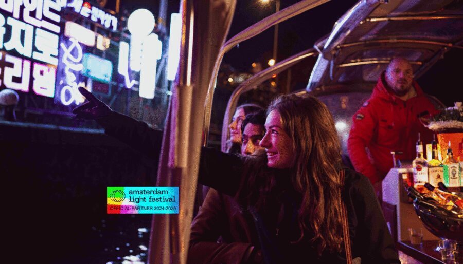 Amsterdam: Light Festival Cruise With Drinks & Snacks - Unlimited drinks and snacks: how to plan your comfort