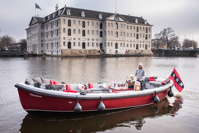 Amsterdam Light Festival: Saloon Boat Cruise + Hot Drinks & Bite - Drinks and a snack: value that actually matters in winter