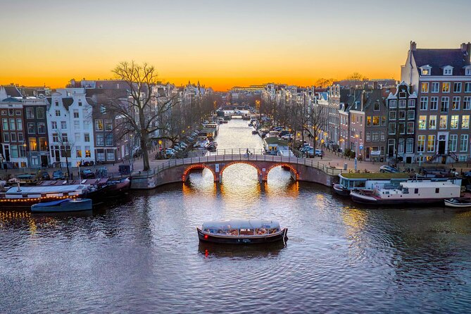 Amsterdam: Light Festival Shared Boat with unlimited drinks - Boat comforts: heaters, warm blankets, and unlimited drinks