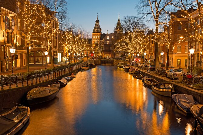 Amsterdam Light Festival Winter Walk with Stroopwafel Workshop - Spui, Nine Straatjes, and the Holiday Glow of Small Streets