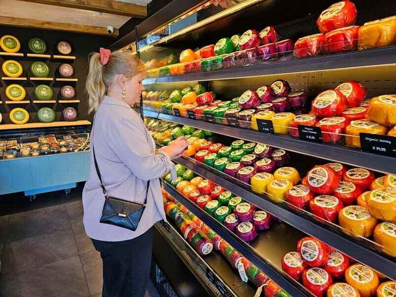 Amsterdam: Live GuideD Giethoorn Boat Tour & Cheese Platter - The Timing: A Full Day That Feels Manageable
