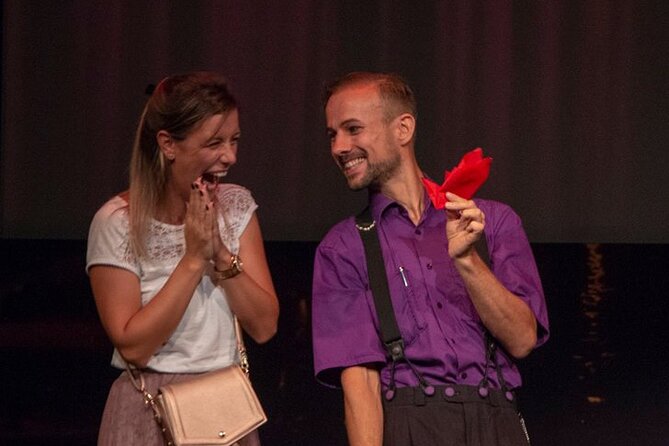 Amsterdam Magic Show: Things That Make You Go Huh - Come early for up-close magic right at your seat
