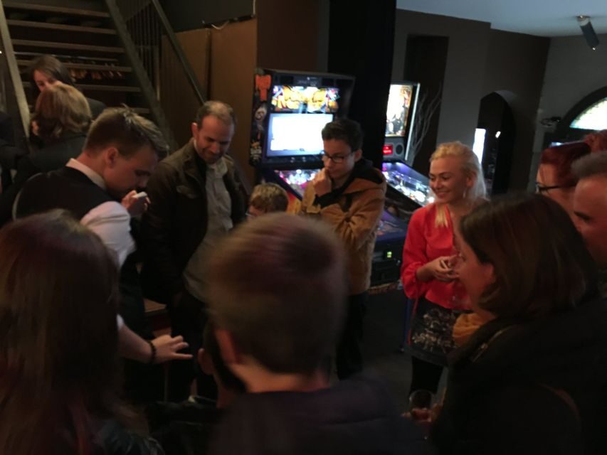 Amsterdam: Magic Show - Close-up tricks, then 105 minutes on stage (with a real intermission)