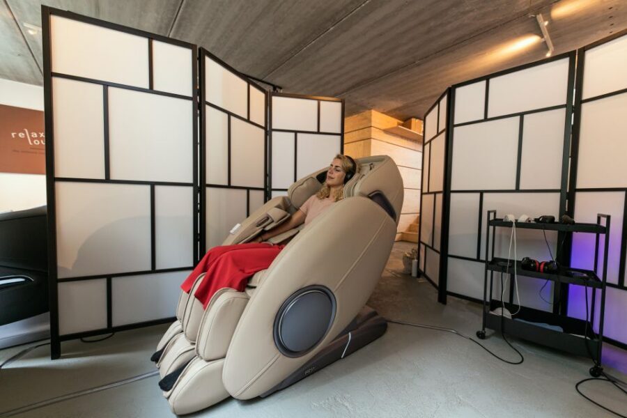 Amsterdam: Massage Session - Instructors and Languages: You Won’t Get Stuck