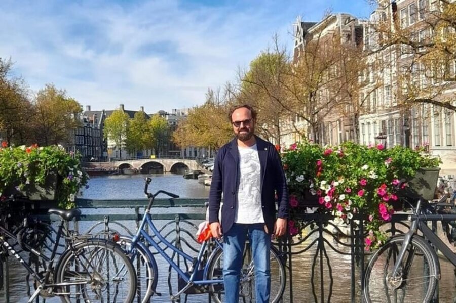Amsterdam: Must-See Attractions Guided Walking Tour - Maison Descartes and Salle André Citroën: a culture-focused stop
