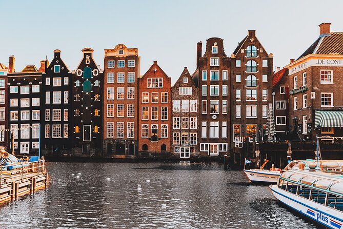 Amsterdam Must-See Historical City Walk with Local Expert - Royal Palace and Nieuwe Kerk: power and ceremony in one stretch