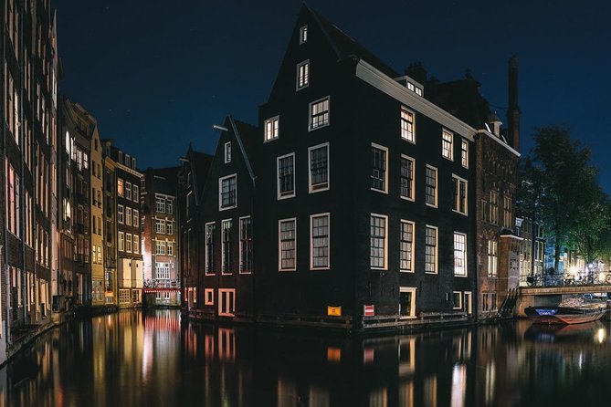 Amsterdam Night Photography Workshop with a Professional - Techniques you’ll actually use: long exposure, composition, and manual control