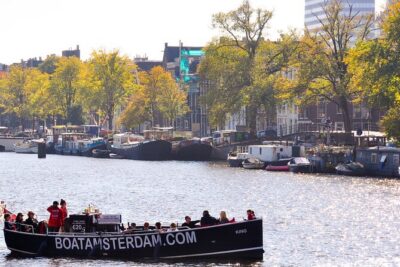 Amsterdam Open Boat Cruise in Old City Centre with Drinks Options - Open-Boat Views Without the Usual Photo Barriers