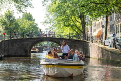 Amsterdam: Open Boat Tour of Canals with Expert Local Guide - Picking your departure point: Damrak, Rijksmuseum, or Prins Hendrikkade