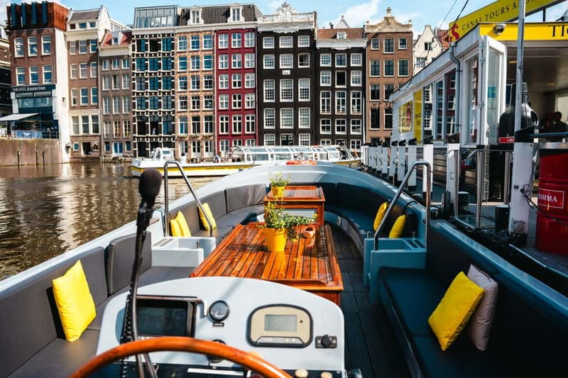 Amsterdam: Open Boat Tour of Canals with Expert Local Guide - The route: from the Damrak area to Magere Brug