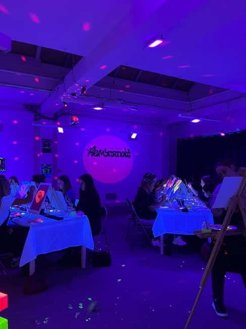 Amsterdam: Paint and Sip in the Dark at Rembrandt van Wine - Drinks included: unlimited wine plus non-alcoholic options