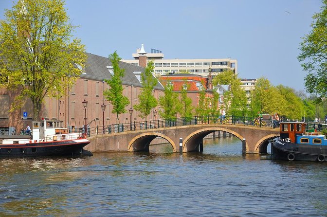 Amsterdam Pedicab City Tour (2 hours) - A private blue pedicab that moves you through central Amsterdam fast