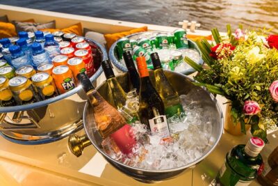 Amsterdam Private Boat Trip with Pizza and Unlimited Drinks - The 1.5-hour route feel: fast highlights, long views