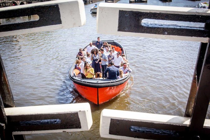 Amsterdam Private Boat Trip With Skipper, Burger and Beers - Rijksmuseum area views: Dutch masterpieces from the canal level