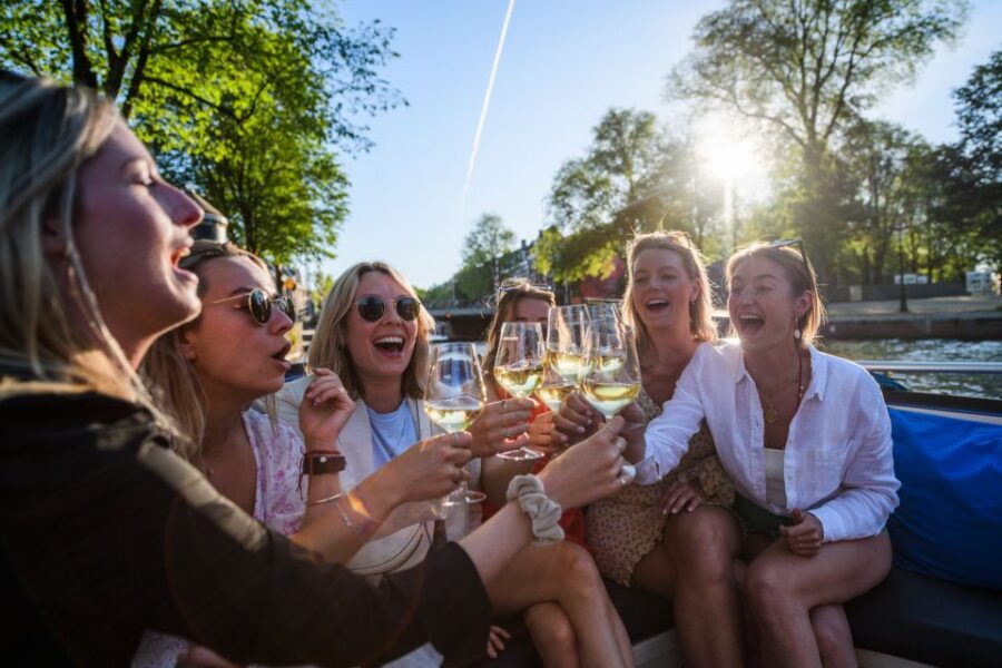 Amsterdam: Private Canal Booze Cruise with Unlimited Drinks - Herengracht for 20 minutes: where the scenery does the talking
