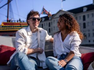 Amsterdam: Private Canal Cruise with Drinks and Snacks - Meeting at the Apple Store dock: do this right and you’ll avoid stress