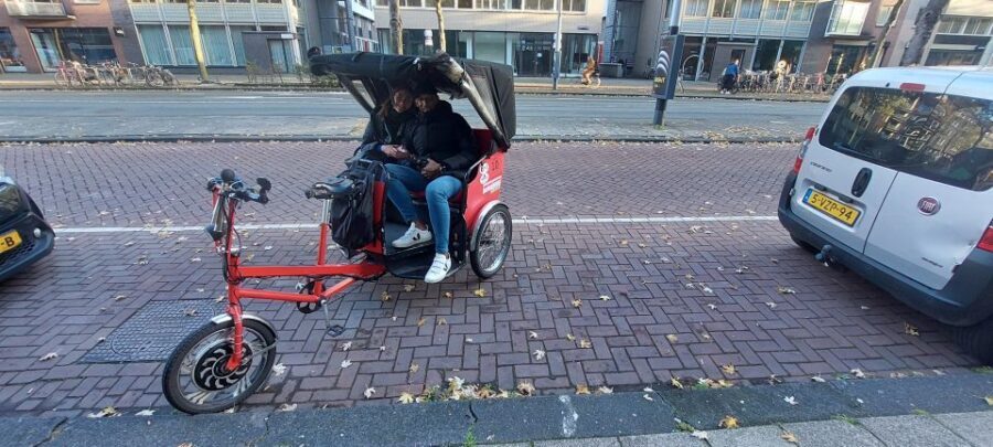 Amsterdam: Private City Highlights Tour by Rickshaw - Why a private pedicab beats walking here