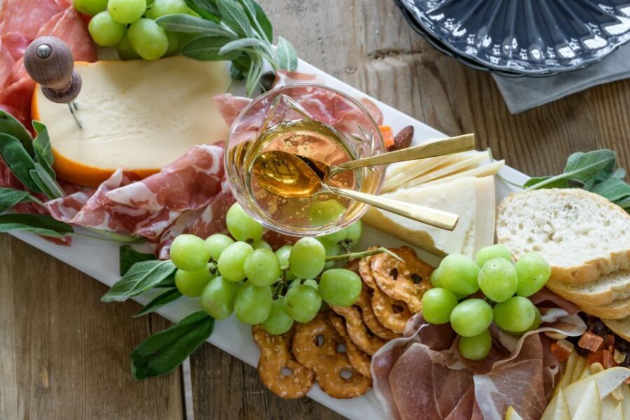 Amsterdam: Private Cruise with Drinks & Optional Snacks - Stepping Aboard at the Seapalace Dock