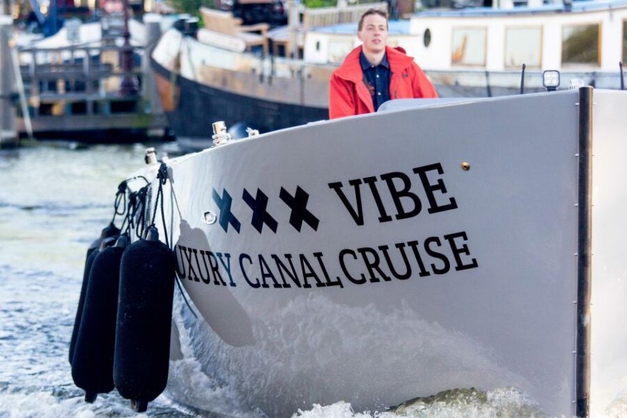 Amsterdam: Private Cruise with Drinks & Pizza or Burger - Who This Is Best For (And Who Might Want Another Option)