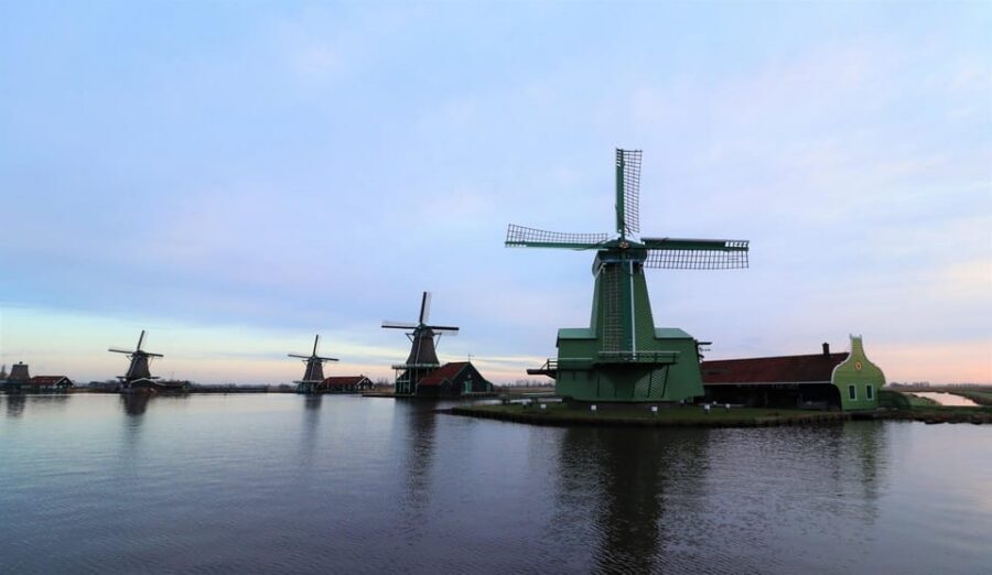 Amsterdam: Private green tour !!! Windmills, castle - How this 7-hour route stays comfortable and still feels like you saw enough