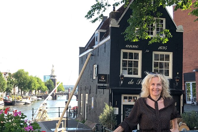 Amsterdam private guided tour with Marieke, local guide - Canal Ring walkthrough: learn how the city thinks in water