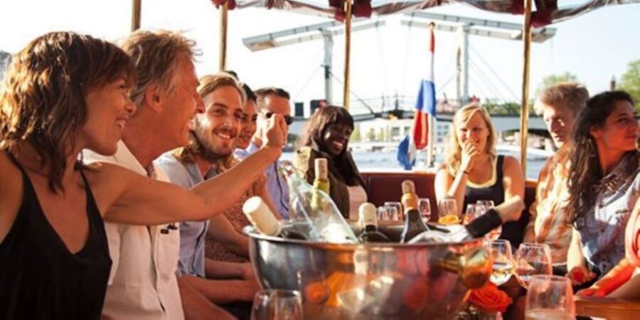 Amsterdam: Private Luxury Cruise with Pizza and Drinks - Pizza, unlimited wine and beer: the food part is the point