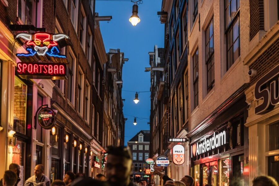 Amsterdam: Private Night Tour of Speakeasies and Bars - FAQ