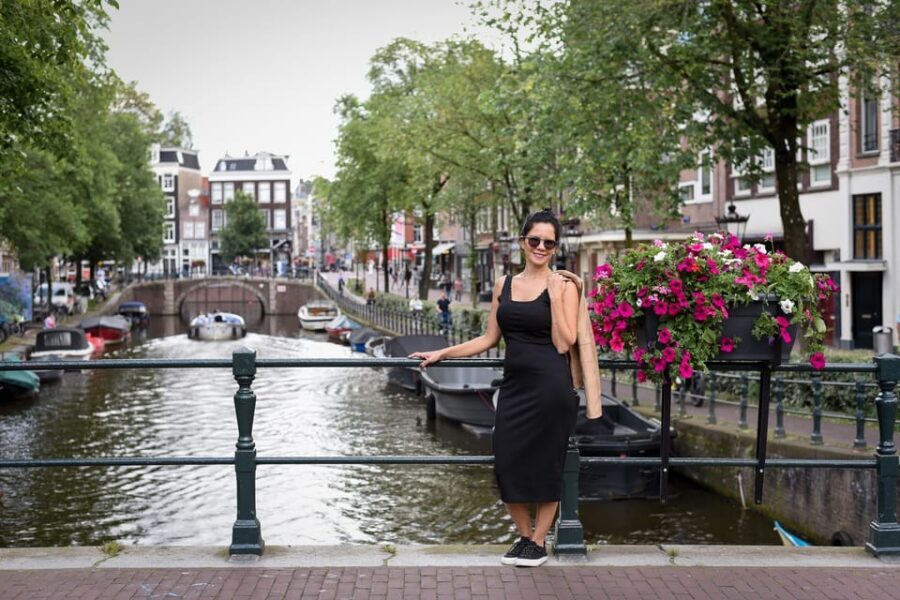 Amsterdam: Private Photoshoot in iconic locations - The creative perspective part: photos that show you and the city