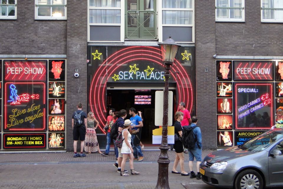 Amsterdam: Private Red Light District and Food Tour - Grachtengordel and Warmoesstraat: Canals, Commerce, and Why the Walk Feels Different