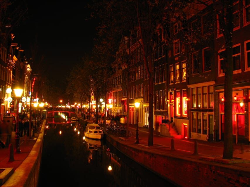 Amsterdam: Private Red Light District Tour in Spanish - Key points I’d plan around