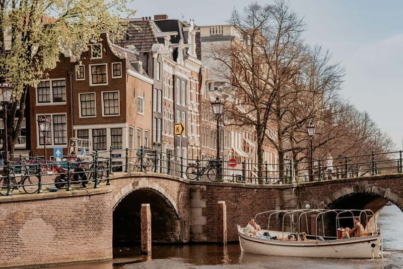 Amsterdam: Private Romantic Canal Cruise w. Prosecco/Snacks - Why this private romantic cruise works in Amsterdam