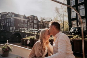 Amsterdam: Private Romantic Canal Cruise w. Prosecco/Snacks - Getting on board: Keizersgracht 401 and what to do when you arrive