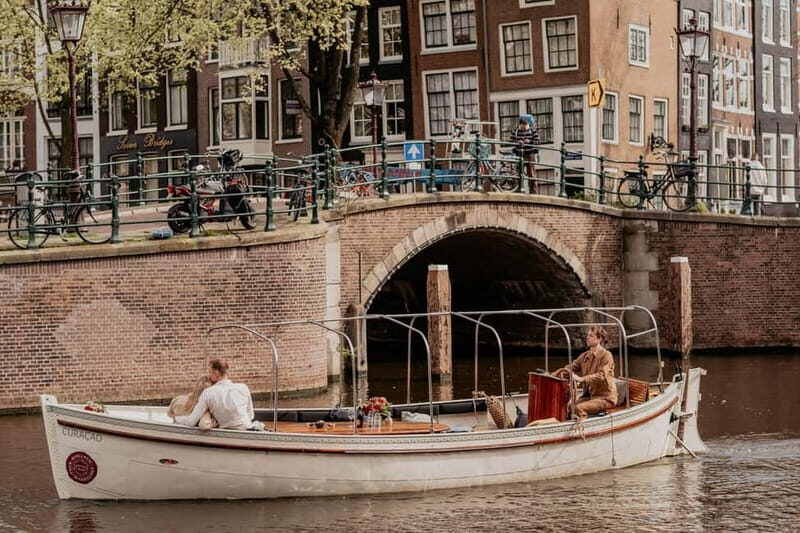 Amsterdam: Private Romantic Canal Cruise w. Prosecco/Snacks - The onboard setup: Prosecco, snacks, heating, and that cozy couple vibe