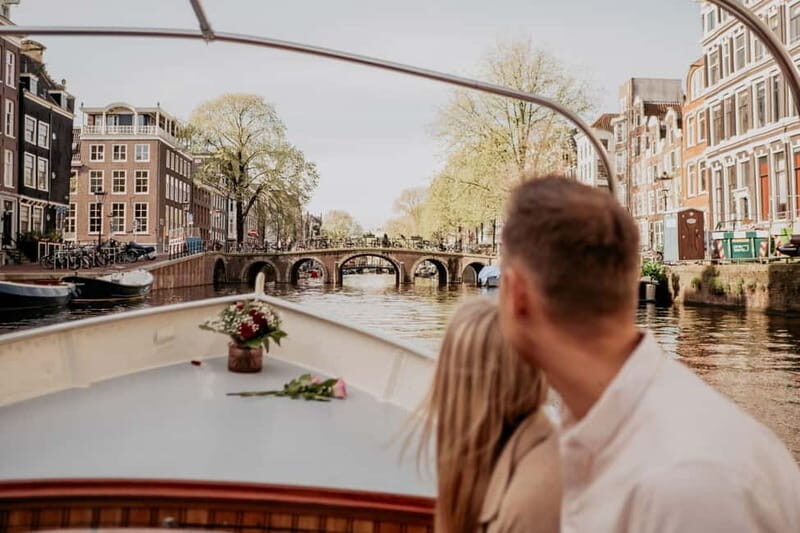 Amsterdam: Private Romantic Canal Cruise w. Prosecco/Snacks - Your route through Amsterdam’s love bridges: a stop-by-stop feel