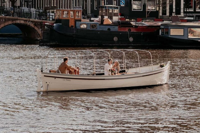 Amsterdam: Private Romantic Canal Cruise w. Prosecco/Snacks - What the guide actually adds: love stories, art references, and real Amsterdam life