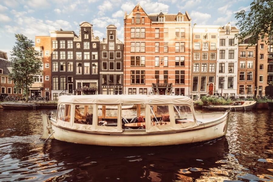 Amsterdam: Private Romantic Evening Boat Tour with Prosecco - The bridges and canal houses: what you’re actually seeing