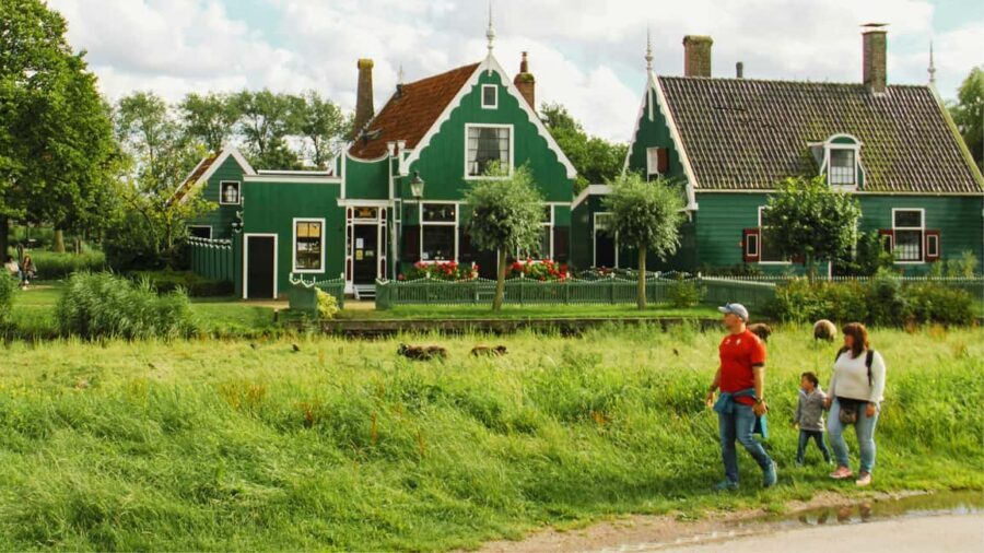 Amsterdam: Private Tour Giethoorn, Zaanse Schans Local Guide - Zaanse Schans: windmills, walking time, and the part you might skip