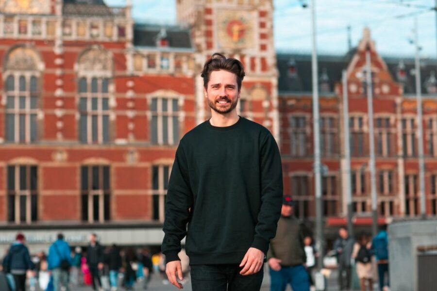 Amsterdam: Professional photoshoot at Centraal Station - Should You Book This Centraal Station Photoshoot?