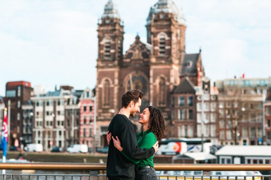 Amsterdam: Professional photoshoot at Centraal Station - Getting Edited High-Resolution Photos Fast (Less Than 48 Hours)