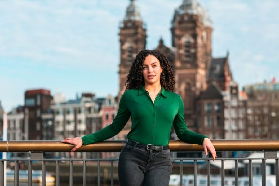 Amsterdam: Professional photoshoot at Centraal Station - Price and Value: $113 for a Group Up to 8