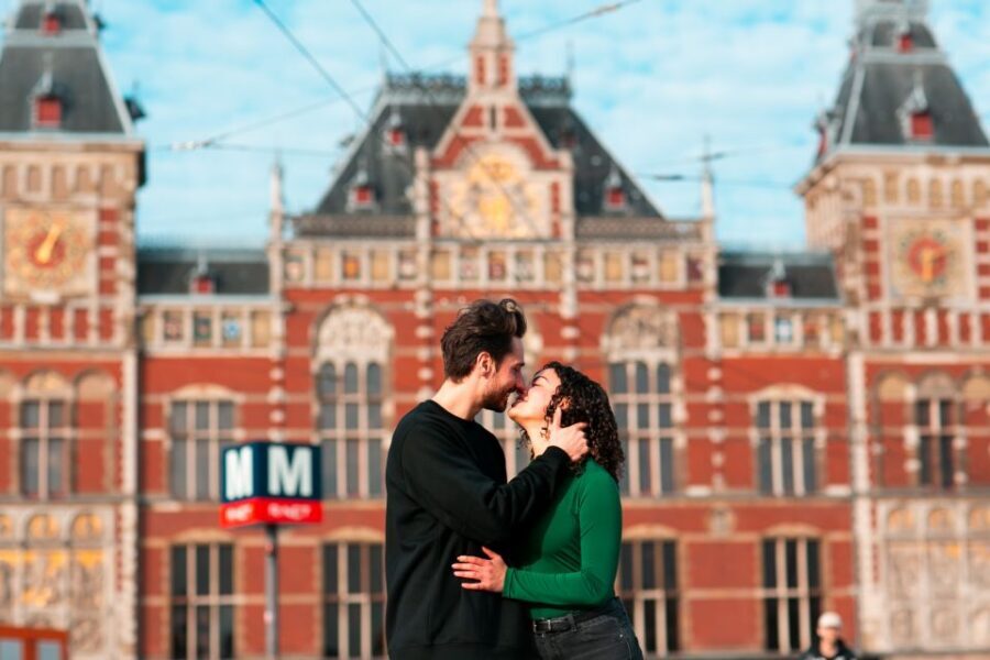 Amsterdam: Professional photoshoot at Centraal Station - When to Book and How to Time It in Your Amsterdam Day