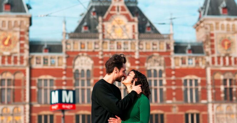 Amsterdam: Professional photoshoot at Centraal Station - Stationsplein 42 Meeting Point and the Simple Flow of the Shoot
