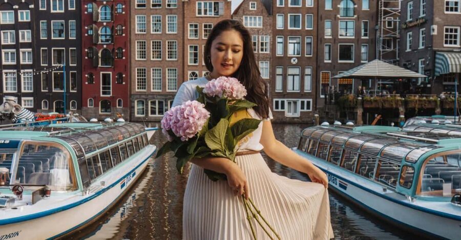 Amsterdam: Professional Photoshoot at the Canals - Mini vs Standard vs Deluxe: Which One Makes Sense for Your Group