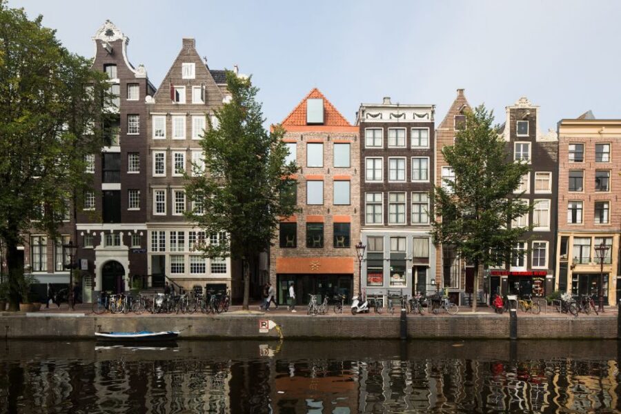 Amsterdam: Red Light District 1-hour Smartphone Audio Tour - Dam Square to the Red Light District: why the start matters