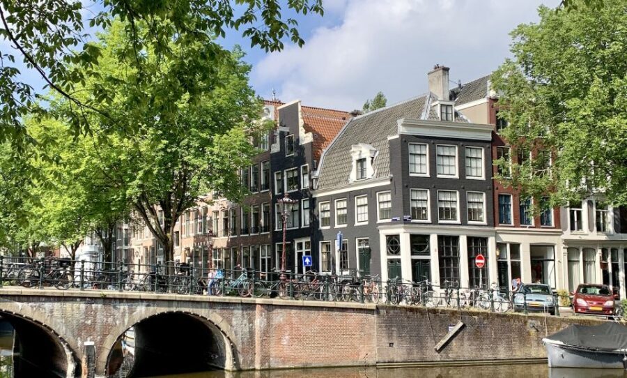 Amsterdam: Red Light District & City Tour German or English - Should you book Amsterdam: Red Light District & City Tour German or English?